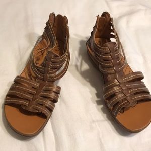 Bare Traps Brown Sandals Sz 6.5